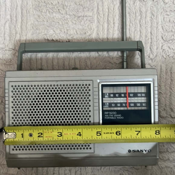 Sanyo Model RP 5230 AM/FM Portable Radio, Vintage 80’s - Picture 15 of 16